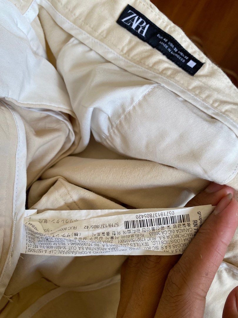 Zara off white beige shorts (Category: Shorts) located in Quezon City. Submitted by kimdelano (Listing ID 1350795825, Image 2). Description: Suze 32-33.