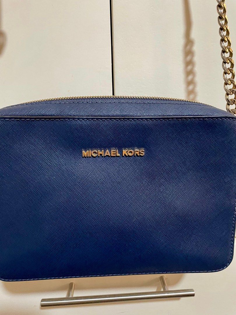 Authentic Michael Kors Fulton Crossbody Bag (Category: Luxury Bags & Wallets) located in Las Pinas. Submitted by bienmdd (Listing ID 1354013655, Image 2). Description: In good condition With dustbag Blue color Signs of usage Preloved .