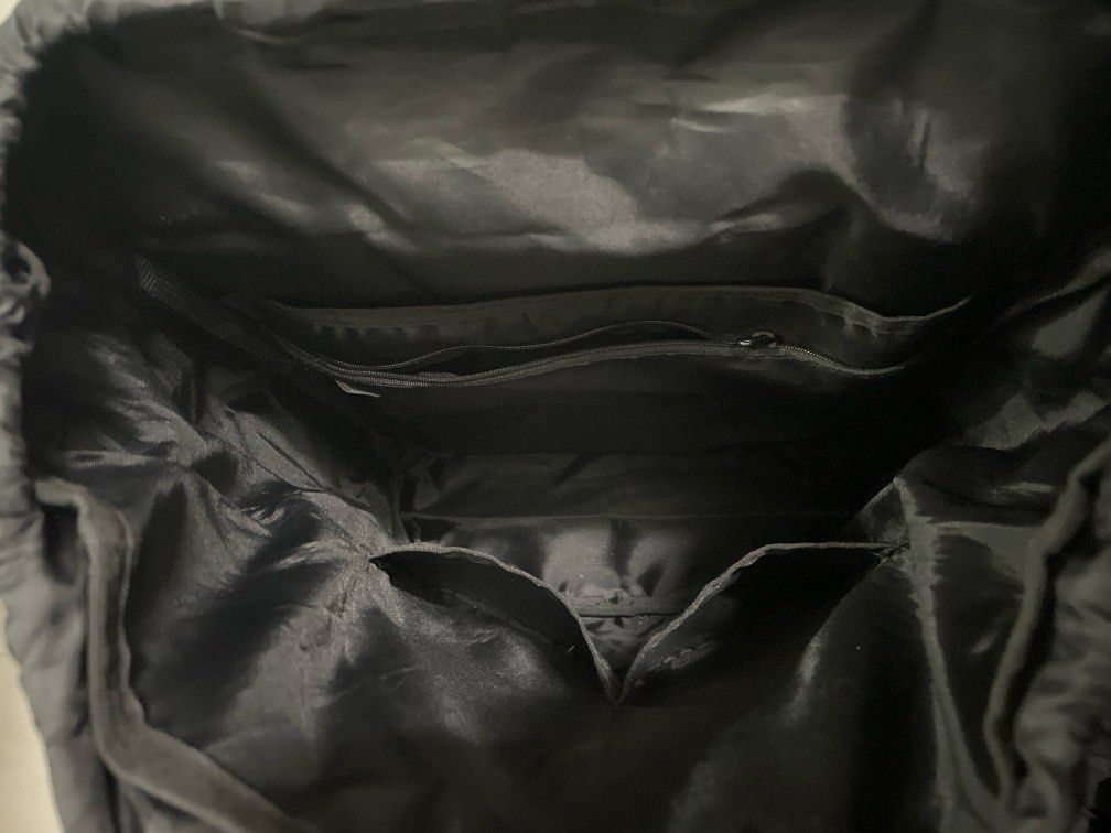 Backpack (Category: Backpacks) located in Singapore. Submitted by stef25 (Listing ID 1354111370, Image 3). Description: .