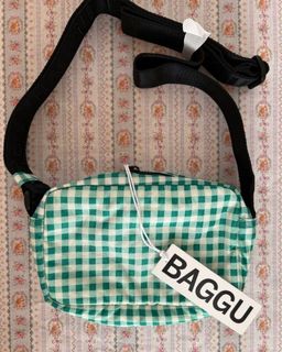 (Category: ) located in . Submitted by g__preloved (Listing ID 1354003794, Image 1). Description: .