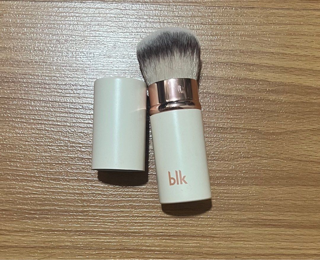 BLK Kabuki Brush (Category: Makeup) located in Muntinlupa City. Submitted by abbysantosss (Listing ID 1354121694, Image 1). Description: Brand New Price: 349.