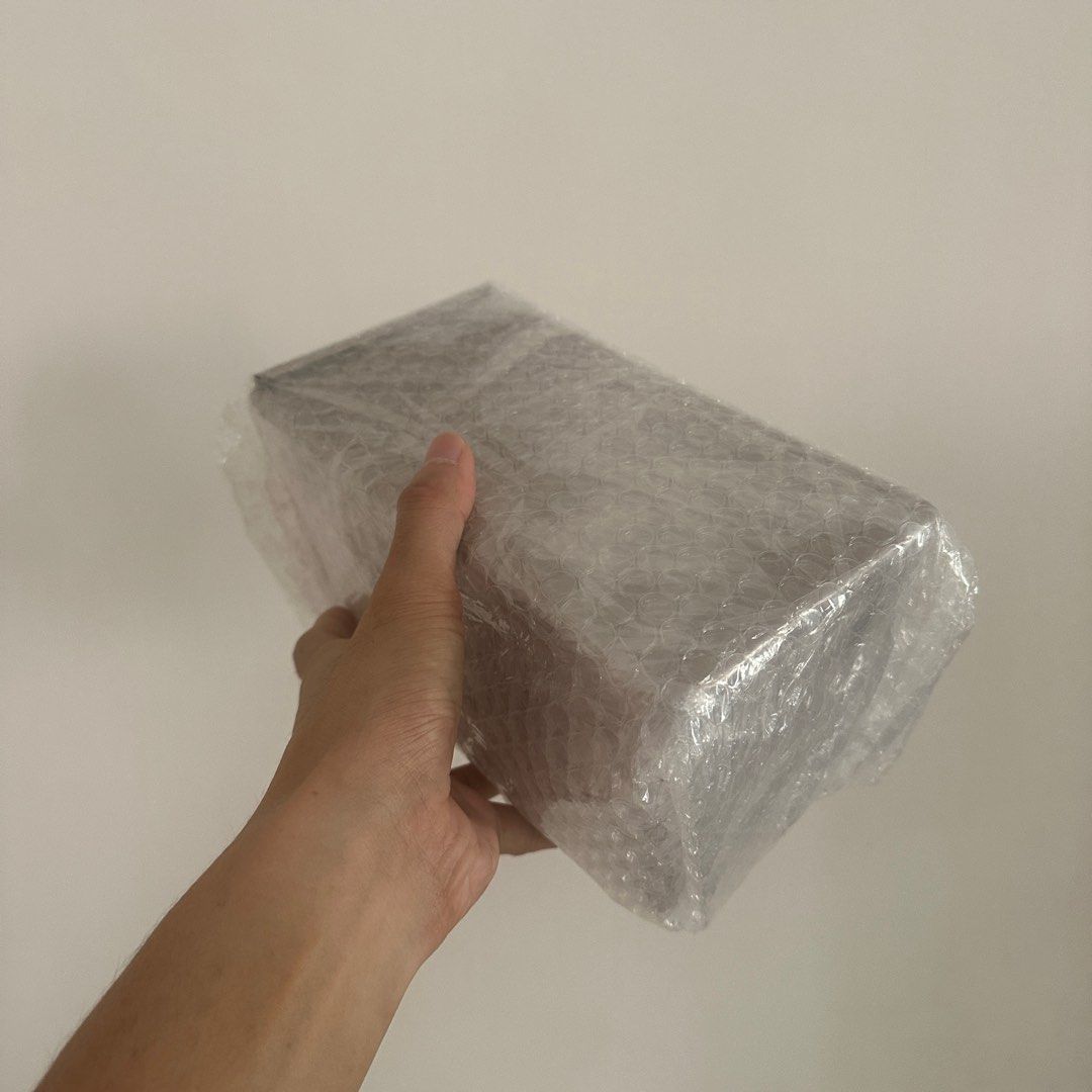 Bread Tin (Category: Bakeware) located in Singapore. Submitted by javytang (Listing ID 1354064041, Image 3). Description: 450g rose gold bread tin with lid Got it as a gift but i alrd got 1. Best price you’ll see for smth brand new.