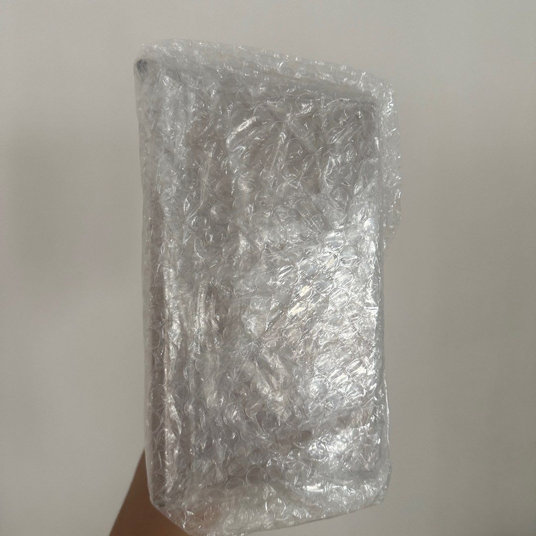 Bread Tin (Category: Bakeware) located in Singapore. Submitted by javytang (Listing ID 1354064041, Image 2). Description: 450g rose gold bread tin with lid Got it as a gift but i alrd got 1. Best price you’ll see for smth brand new.