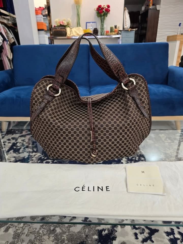 💜Céline Celine Brown Macadam Bittersweet Light brown Dark brown (Category: Luxury Bags & Wallets) located in Lala. Submitted by mohsin0825 (Listing ID 1354043687, Image 2). Description: Céline Celine Brown Macadam Bittersweet Light brown Dark brown P19,990+sf Large size With Dustbag included Guaranteed Authentic 💯 In excellent condition/ looks new 📍Not affiliated or associated with any brand posted. All brands, product names and logos are the 