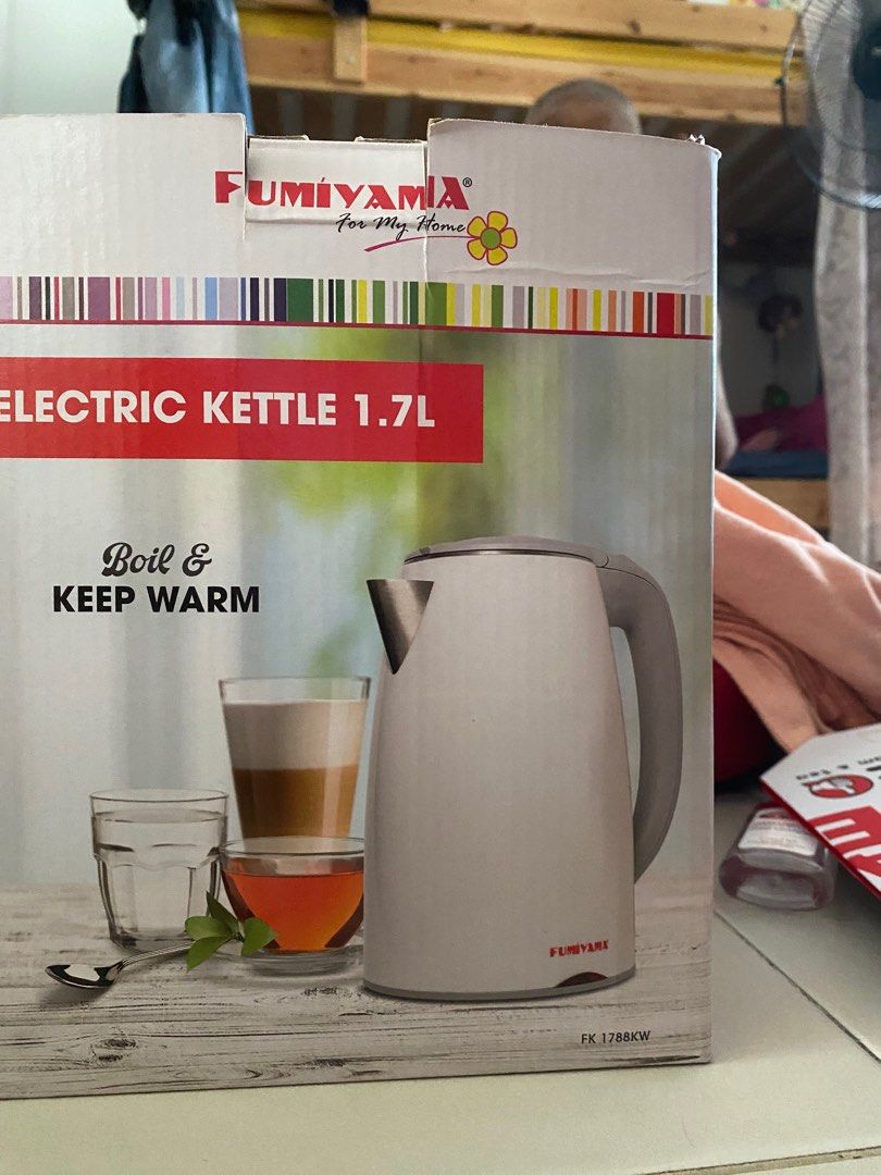 Electric Kettle (Category: Water Purifers & Dispensers) located in Singapore. Submitted by sm0ll.gurl (Listing ID 1354024846, Image 1). Description: .