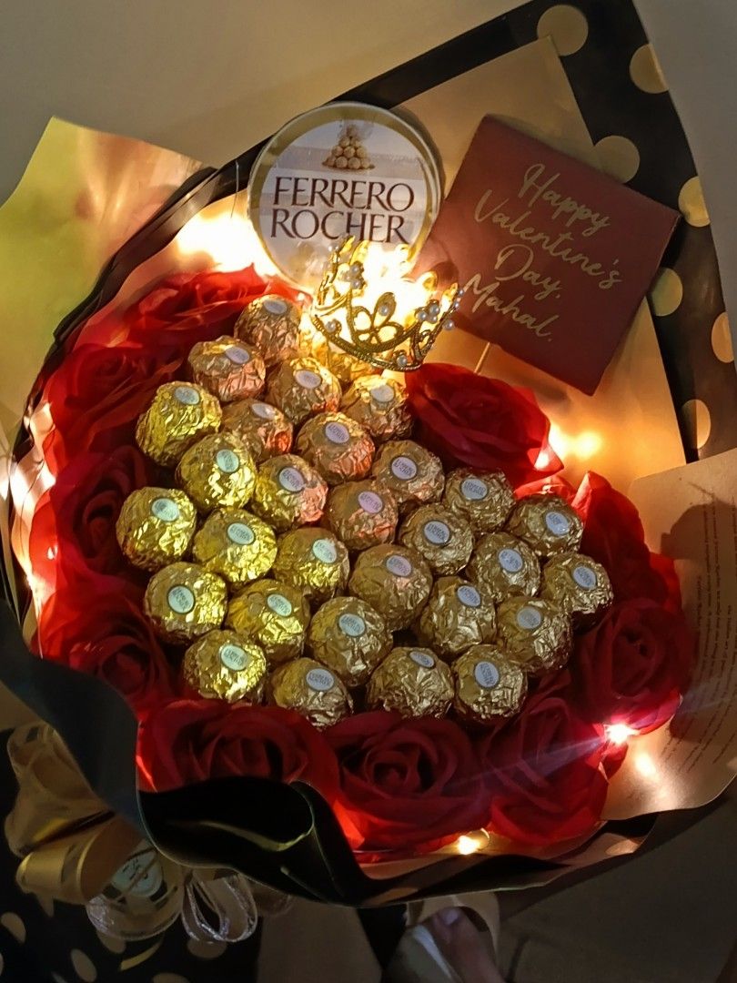 Ferrero Rocher Bouquet (Category: Flowers & Bouquets) located in Valenzuela. Submitted by maddieyu2338515 (Listing ID 1354069304, Image 1). Description: ✨ Indulge in Luxury with Our Handmade Ferrero Rocher Bouquet! ✨ Looking for the ultimate gift that screams elegance, sweetness, and a touch of royalty? Look no further! Our Handmade Ferrero Rocher Bouquet is a breathtaking masterpiece, crafted to impress on any occasion—birthdays, anniversaries, 