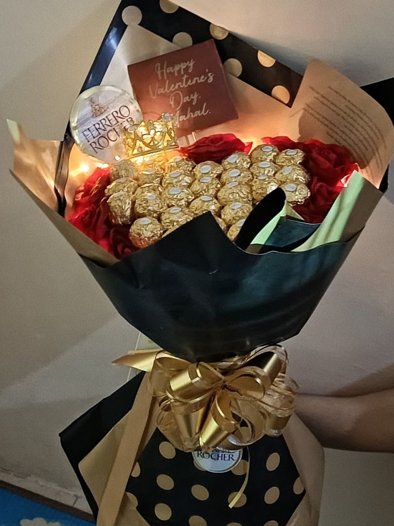 Ferrero Rocher Bouquet (Category: Flowers & Bouquets) located in Valenzuela. Submitted by maddieyu2338515 (Listing ID 1354069304, Image 2). Description: ✨ Indulge in Luxury with Our Handmade Ferrero Rocher Bouquet! ✨ Looking for the ultimate gift that screams elegance, sweetness, and a touch of royalty? Look no further! Our Handmade Ferrero Rocher Bouquet is a breathtaking masterpiece, crafted to impress on any occasion—birthdays, anniversaries, 