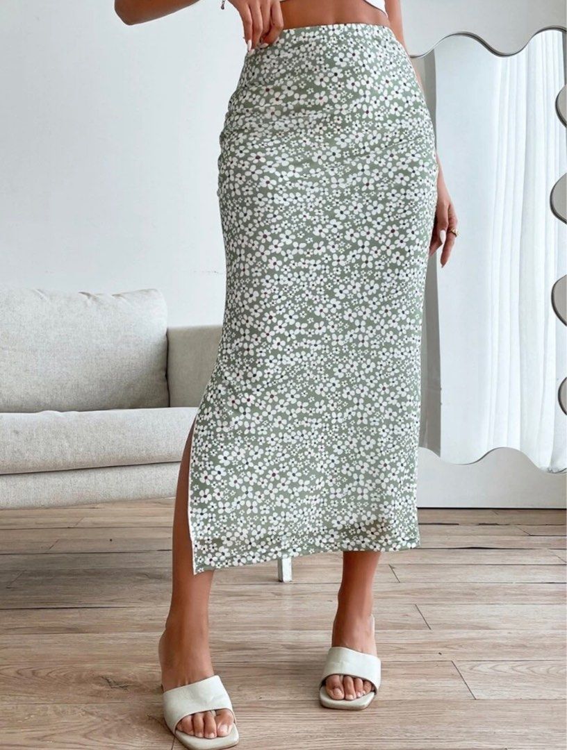 Floral Long skirt (w/ slit) (Category: Skirts) located in Taguig. Submitted by shane_declutters (Listing ID 1353960520, Image 2). Description: .
