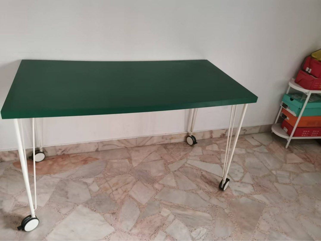 Foldable Table (Category: Tables & Sets) located in Singapore. Submitted by customised_mug (Listing ID 1353973578, Image 1). Description: .