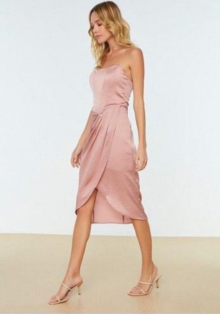 PINK DRESS (For rent) (Category: Dresses) located in Quezon City. Submitted by zdecluttering (Listing ID 1354068427, Image 3). Description: FOR RENT: PINK ELEGANT DRESS LOC: NEAR WELCOME ROTONDA, QUEZON CITY -PAYMENT FIRST POLICY VIA GCASH/BPI -RENTER WILL SHOULDER THE DELIVERY FEE -MEET UP AROUND WELCOME ROTONDA, QC.