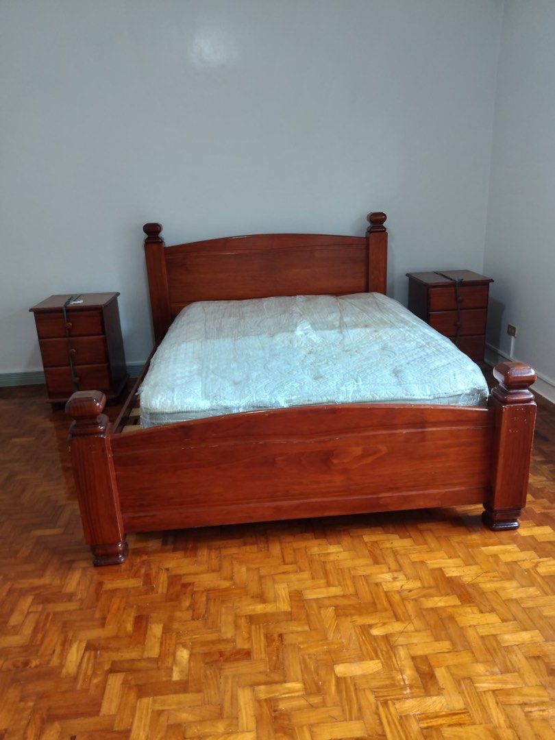 Forty Winks Queen size solid wood bed frame (Category: Bed Frames & Mattresses) located in Pasig City. Submitted by ryderdee (Listing ID 1354027304, Image 1). Description: Fortywinks Solid walnut wood Queen size bed 2 side table.