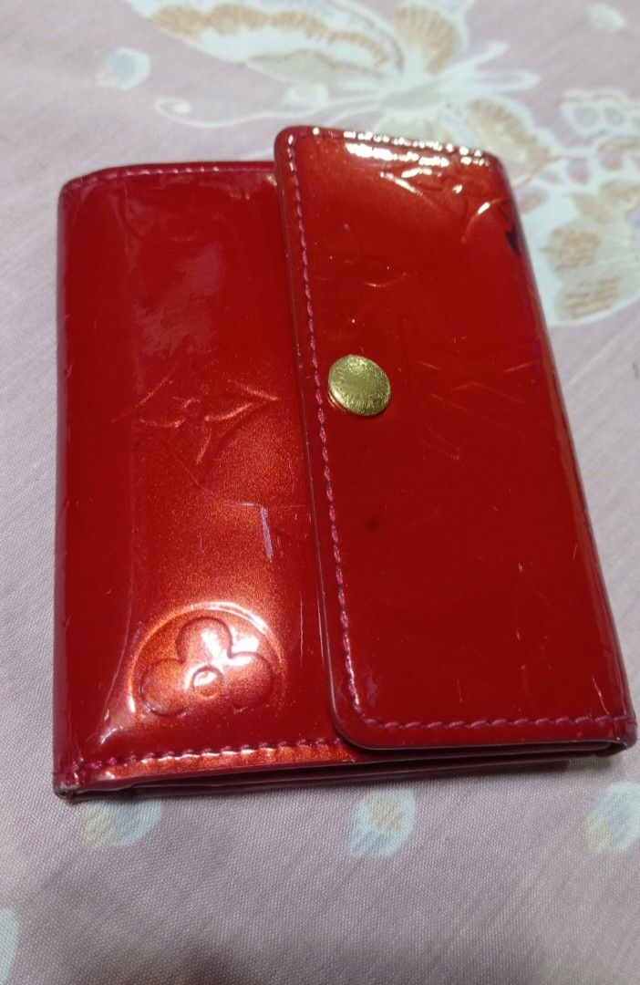 Genuine LV (Category: Luxury Bags & Wallets) located in Caloocan City. Submitted by lillybagin (Listing ID 1352865747, Image 3). Description: original Po itong wallet ko iningatan ko naman Po pero sa katagalan talaga pong nag bago na madami Po akong wallet pero ito Po pinaka expensive.mura na lng Po Kase gamit ko na ...