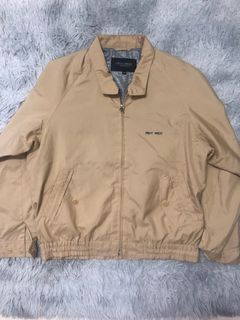 (Category: ) located in . Submitted by yourwardrobepreloved (Listing ID 1354082189, Image 1). Description: .