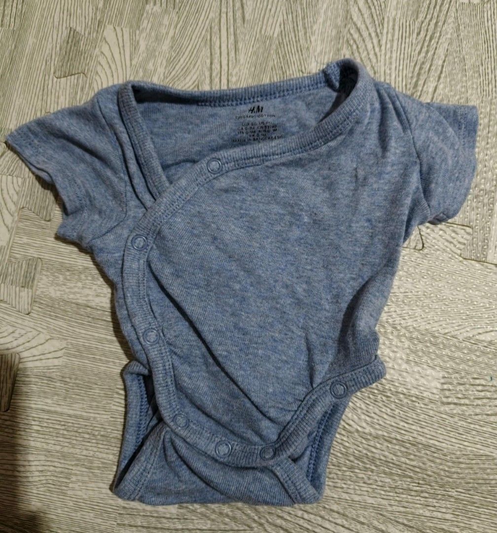 H&M onesie baby (Category: Babies & Kids Fashion) located in Cainta. Submitted by tiongdaughter (Listing ID 1354095856, Image 1). Description: 0-1m.