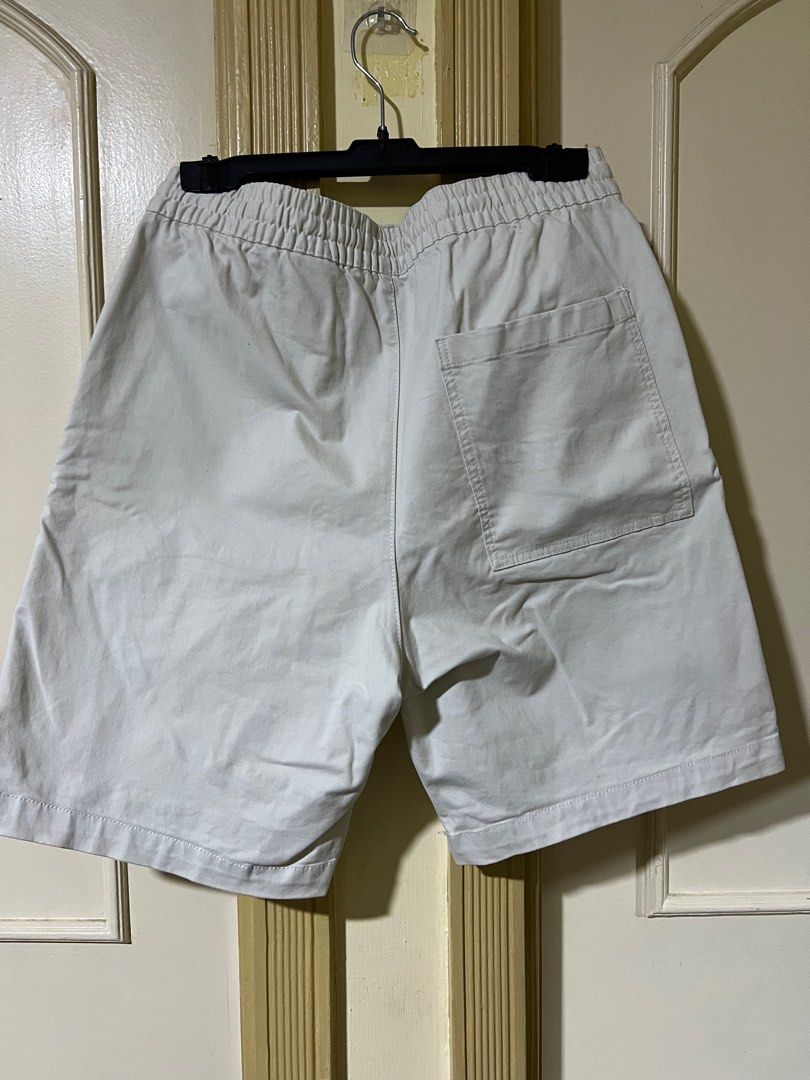 H&M Relaxed fit shorts (Category: Shorts) located in Makati City. Submitted by basicprojects (Listing ID 1354070734, Image 3). Description: Relaxed/oversized shorts up for grabs, if you are into that summer jacquemus aesthetic then this would be a perfect piece to complete your outfit! .