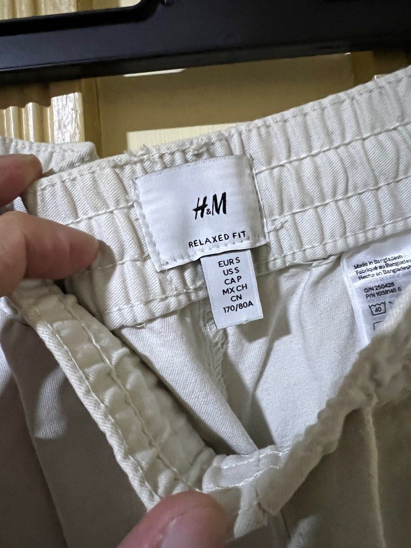 H&M Relaxed fit shorts (Category: Shorts) located in Makati City. Submitted by basicprojects (Listing ID 1354070734, Image 2). Description: Relaxed/oversized shorts up for grabs, if you are into that summer jacquemus aesthetic then this would be a perfect piece to complete your outfit! .