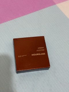 HOURGLASS ambient lighting bronzer