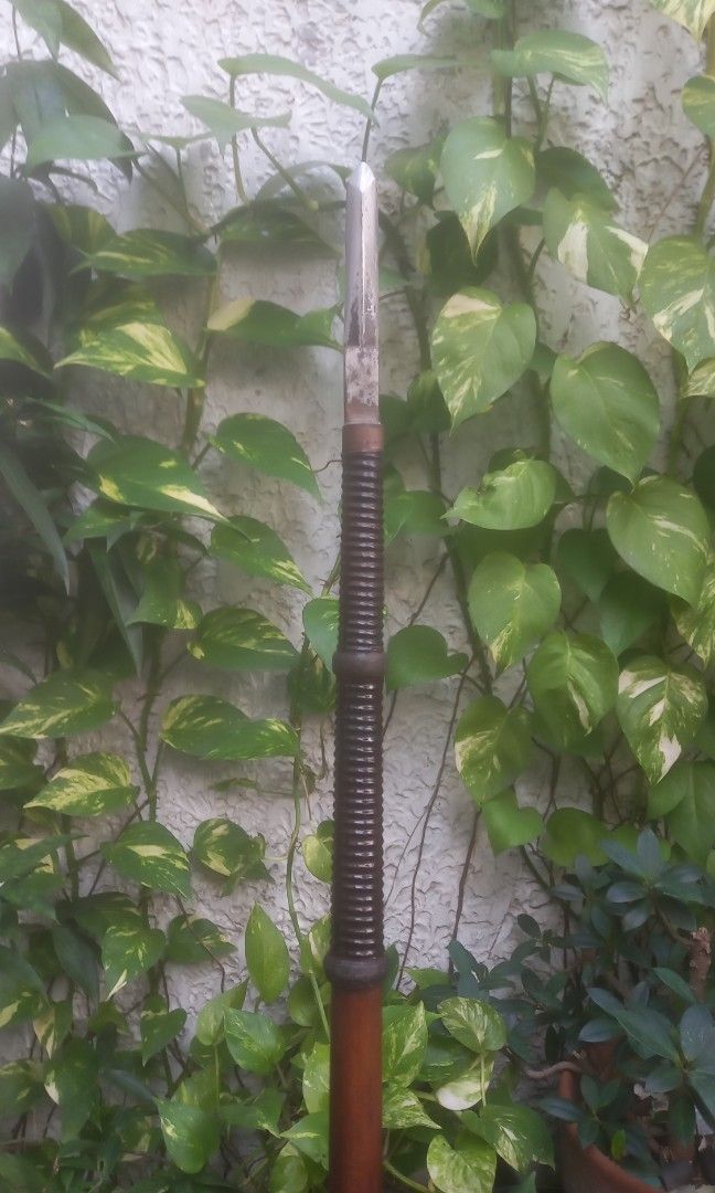 Japanese collectible spear (Category: Vintage Collectibles) located in Las Pinas. Submitted by tammyboy (Listing ID 1354060365, Image 3). Description: selling this rare and hard to find Japanese short spear called makura yari (pillow spear) used in home protection or any confined spaces blade length - about 5" total length - 51 1/2".