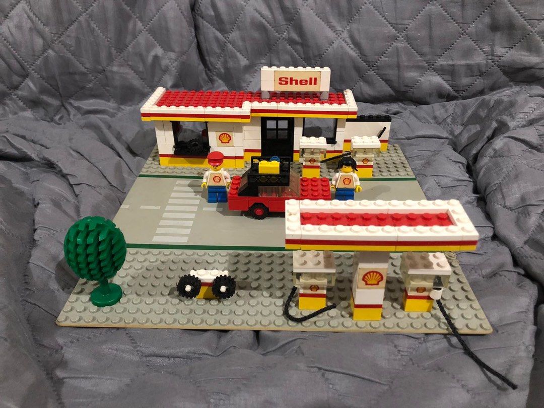 Lego 377 Shell Service Station set 1978 (Category: Lego & Building Sets) located in Manila. Submitted by jamhar (Listing ID 1353999081, Image 2). Description: LEGO TOWN SERIES 1978 Vinatage Lego set Can make offers Complete, wyswyg Manila.