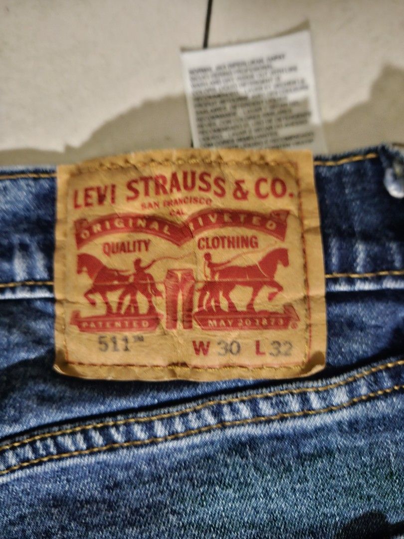 Levis 511 Jeans Slim Fit waist 30 (Category: Jeans) located in Makati City. Submitted by littonton (Listing ID 1354119745, Image 2). Description: slightly used.