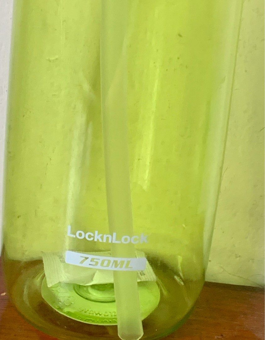 LockNLock 750ml travel bottle (Category: Water Bottles & Tumblers) located in Quezon City. Submitted by happytoolbox (Listing ID 1354000823, Image 2). Description: Fixed Price. I bought this brand new LockNLock for my Mom she never used it 😁. Got it for p430, any takers for 250 ? Nice durable water bottle. .