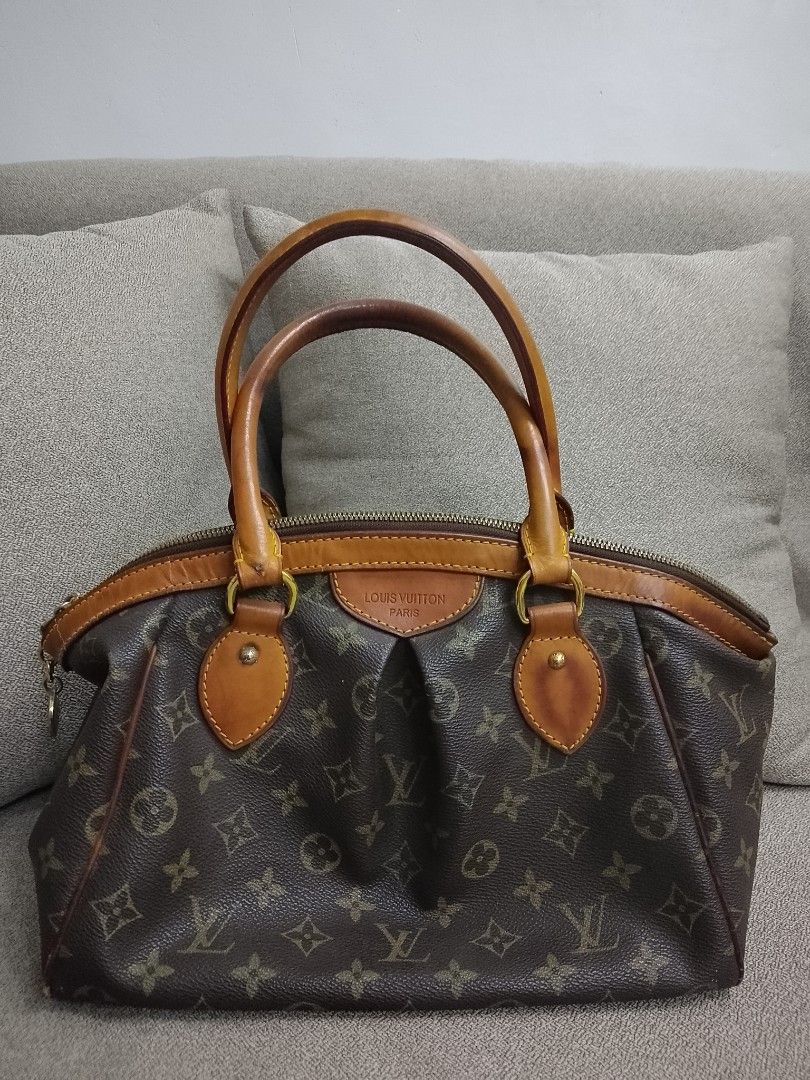 RUSH SALE!! Lv Tivoli (Category: Luxury Bags & Wallets) located in Santiago. Submitted by mnltinne (Listing ID 1354063851, Image 1). Description: No issue to mention.