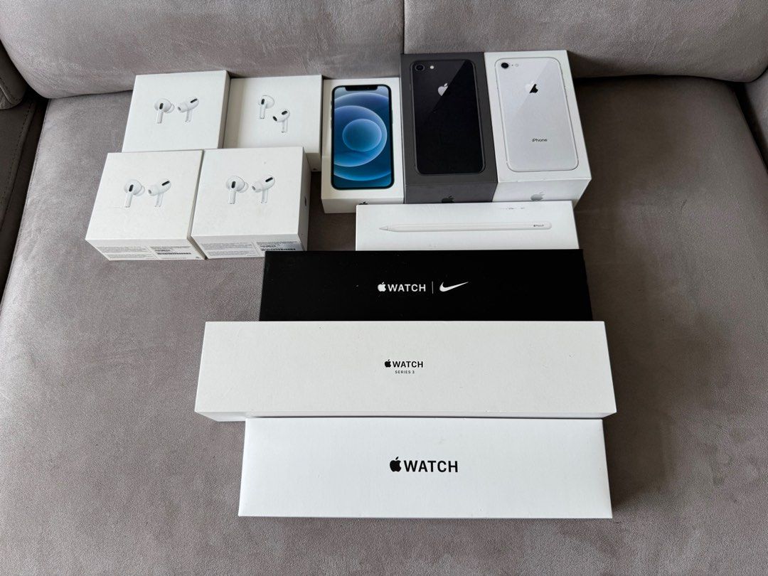 MacBook Pro iPhone empty boxes (Category: Laptops & Notebooks) located in Singapore. Submitted by keyboard (Listing ID 1354045488, Image 2). Description: $10 for everything in photos Self collect at Sengkang .