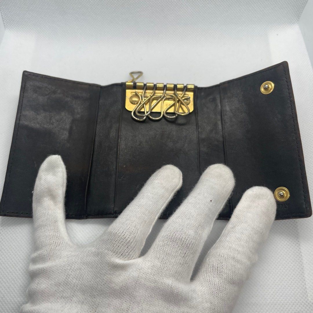 miu miu Authentic Key Holder Case Croc (Category: Luxury Bags & Wallets) located in Mandaluyong City. Submitted by akihabara48 (Listing ID 1354110041, Image 3). Description: Authentic miu miu Made of croc skin Please see photos for minor issues Hardware is good 👍 Item has not been polished.