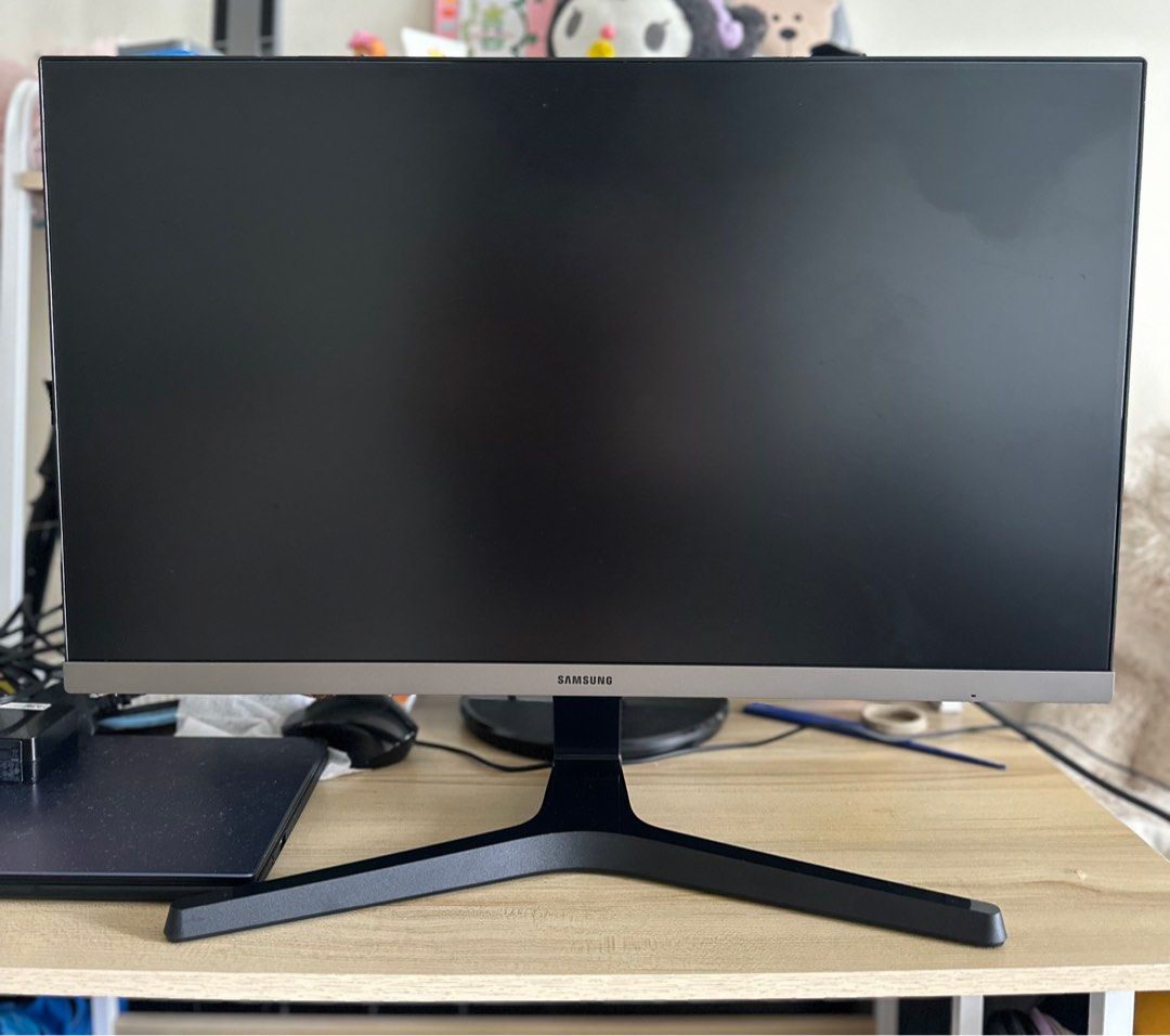 Monitor (Category: Desktops) located in Singapore. Submitted by staliq (Listing ID 1353983490, Image 3). Description: .