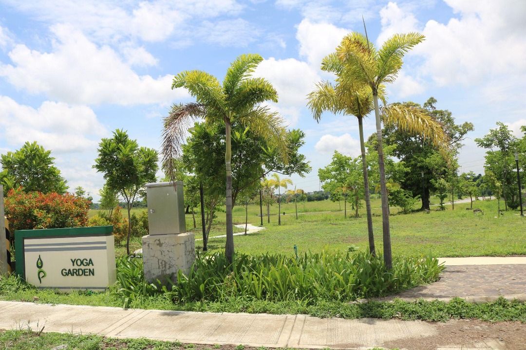 Pahara Lot for Sale (Category: Lot) located in Manila. Submitted by southwoods.properties (Listing ID 1354134941, Image 2). Description: Pahara at Southwoods City Pahara will have its own world-class amenities that compliments that natural surroundings and is suited for any lifestyle. 26-hectare residential village Themed residential condominiums Southwoods Mall Golf course Office towers Sto. Niño de Cebu Parish Colegio de San Agustin Transport h