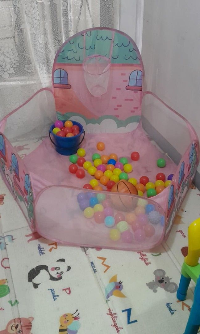 Play Tent (Category: Infant Playtime) located in Navotas City. Submitted by roxieclzb (Listing ID 1354050144, Image 2). Description: foldable Play Tent Free balls 100pcs good condition.