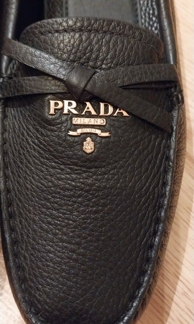 Prada Black Leather Bow womens loafers (Category: Loafers) located in Quezon City. Submitted by dveee (Listing ID 1354128760, Image 2). Description: PLEASE READ: Prada Black Leather Bow womens loafers Color Black Material Leather Size37 (23.5 cm approximately see picture for reference) shoes mint condition, very good condition no problem no defect, no damage , no peeling no scratch never been used.. maganda ang sapatos overall pls note - Shoes on