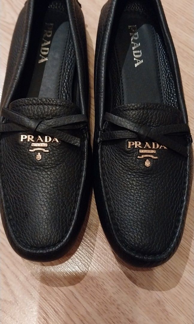 Prada Black Leather Bow womens loafers (Category: Loafers) located in Quezon City. Submitted by dveee (Listing ID 1354128760, Image 1). Description: PLEASE READ: Prada Black Leather Bow womens loafers Color Black Material Leather Size37 (23.5 cm approximately see picture for reference) shoes mint condition, very good condition no problem no defect, no damage , no peeling no scratch never been used.. maganda ang sapatos overall pls note - Shoes on