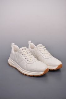 (Category: ) located in . Submitted by outlet.sneaker.shop (Listing ID 1353992146, Image 1). Description: .