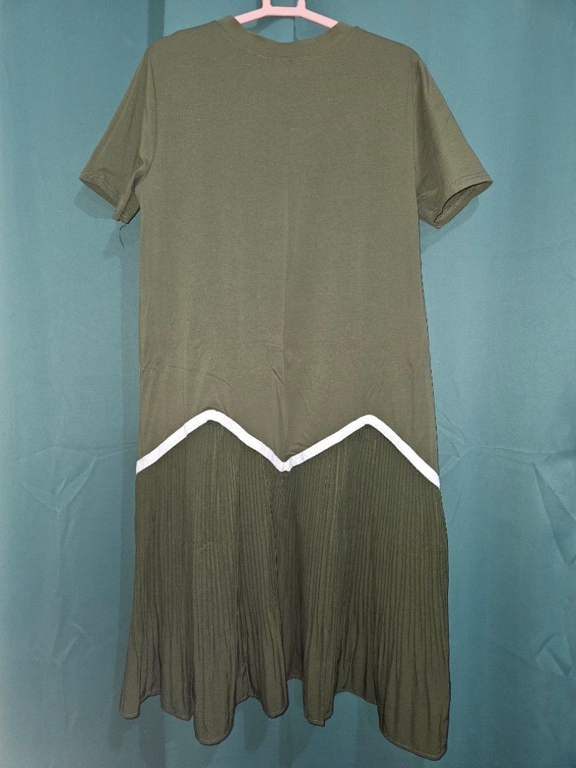 Preloved Cotton Dress | L-1XL (Category: Dresses) located in Manila. Submitted by plueberry.ph (Listing ID 1354119794, Image 2). Description: Army Green in actual Cotton Stretch, malamig sa balat and malambot Used once only Bust: 39-42in max Length: 41in Actual photos, indoor with & w/o flash. Onhand Loc: Betterliving Parañaque MOD: Same day delivery c/o buyer Payment first.