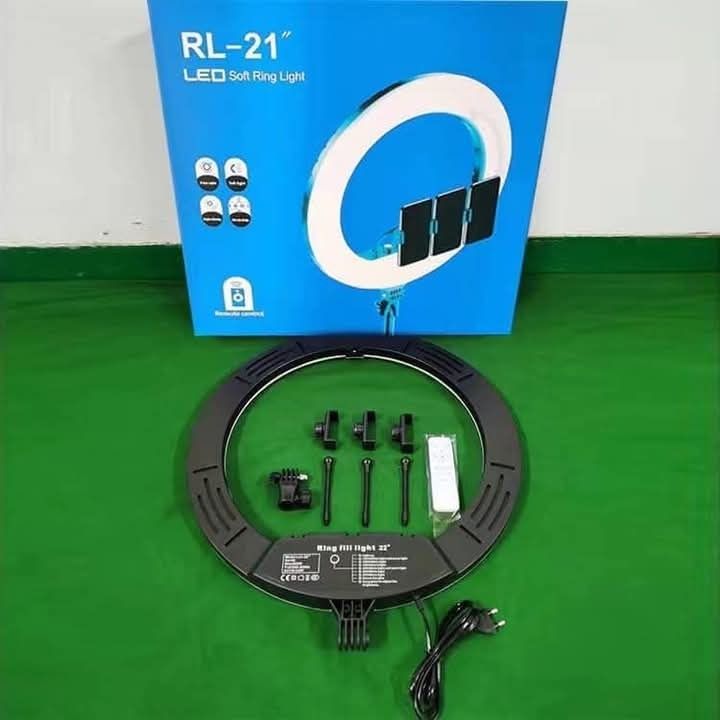 RINGLIGHT BIG (Category: Lighting & Studio Equipment) located in Manila. Submitted by saguittarian06 (Listing ID 1354043442, Image 1). Description: Ringlight RL-21 56cm bulb type with 2.1 meter stand and 3cp holder open for cod delivery 🚚 around metro manila lalamove delivery 🚚.