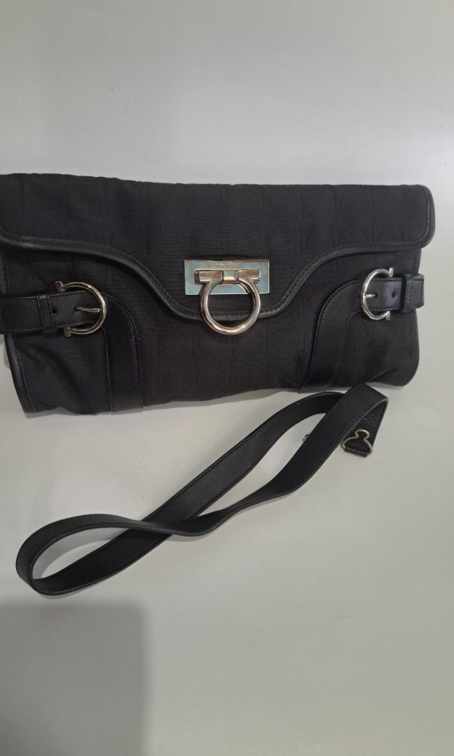Salvatorre ferragamo (Category: Luxury Bags & Wallets) located in Batangas. Submitted by venus232nd (Listing ID 1354153248, Image 3). Description: authentic,clutch/shoulder bag.