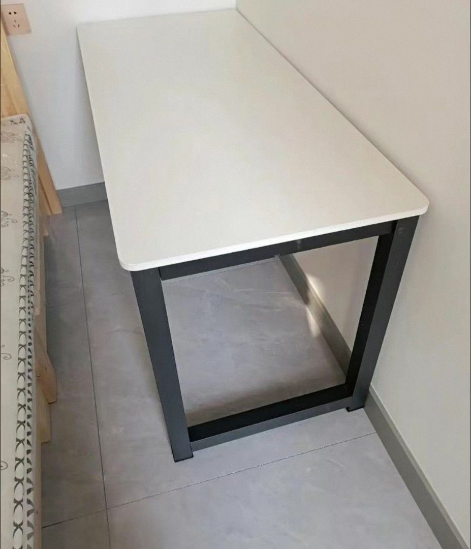 Side Table (Category: Tables & Sets) located in Singapore. Submitted by devonacyph02209 (Listing ID 1354098549, Image 1). Description: .