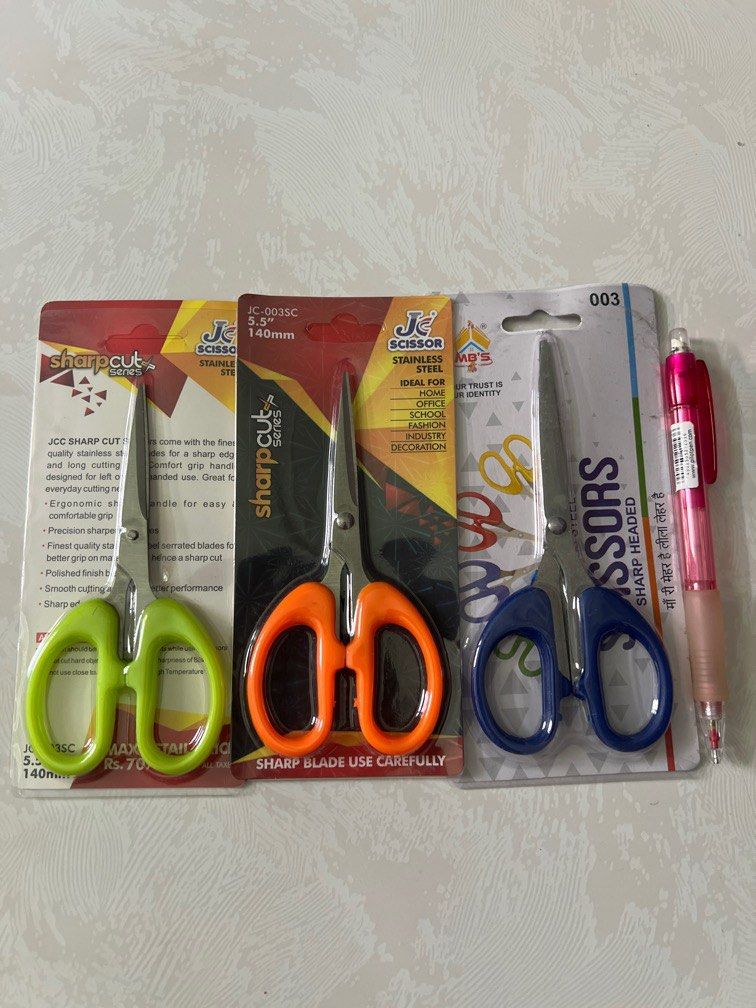 Small scissors (Category: Craft Supplies & Tools) located in Singapore. Submitted by crashingstarlights (Listing ID 1354026790, Image 2). Description: Brand new small scissors in sleeves. 14.4cm 1 for $1. Buy 5 or more, get 10% discount. I have 15 pieces.