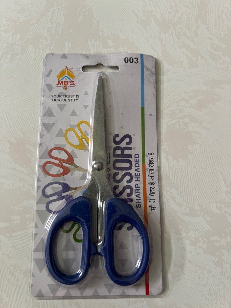 Small scissors (Category: Craft Supplies & Tools) located in Singapore. Submitted by crashingstarlights (Listing ID 1354026790, Image 1). Description: Brand new small scissors in sleeves. 14.4cm 1 for $1. Buy 5 or more, get 10% discount. I have 15 pieces.