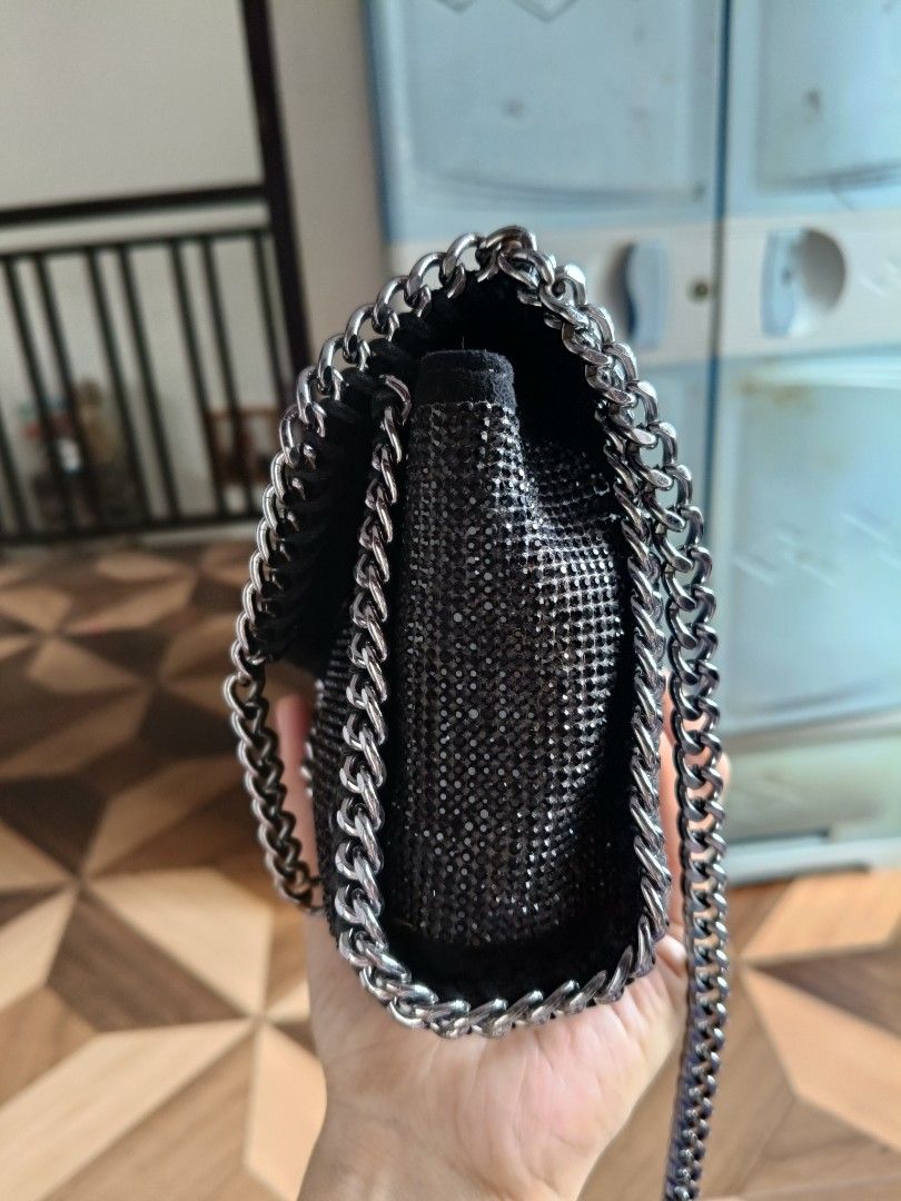Stella McCartney Small Falabella Sling Bag (Category: Luxury Bags & Wallets) located in Batangas. Submitted by lynmejlight (Listing ID 1354018135, Image 3). Description: Stella McCartney Small Size Sling/Crossbody Bag. With normal sign of used sa minimal part ng chain sling sa ilalim at sa left side (not obvious) See last 2 photos. Very nice ng pgkacolor nya at kintab. Kasya cp at ang ganda/sosyal nya pagsuot😍.