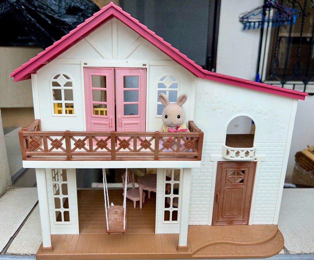 Sylvanian Families Hilltop Terrace (Category: Kids Toys) located in San Fernando. Submitted by mgpy08 (Listing ID 1354057950, Image 1). Description: Like new, except na door na hindi masyado masarado Complete set except sa isanf baby car na blue at pinalitan namin ng baby duck ride on. No box pero malinis at complete parts .
