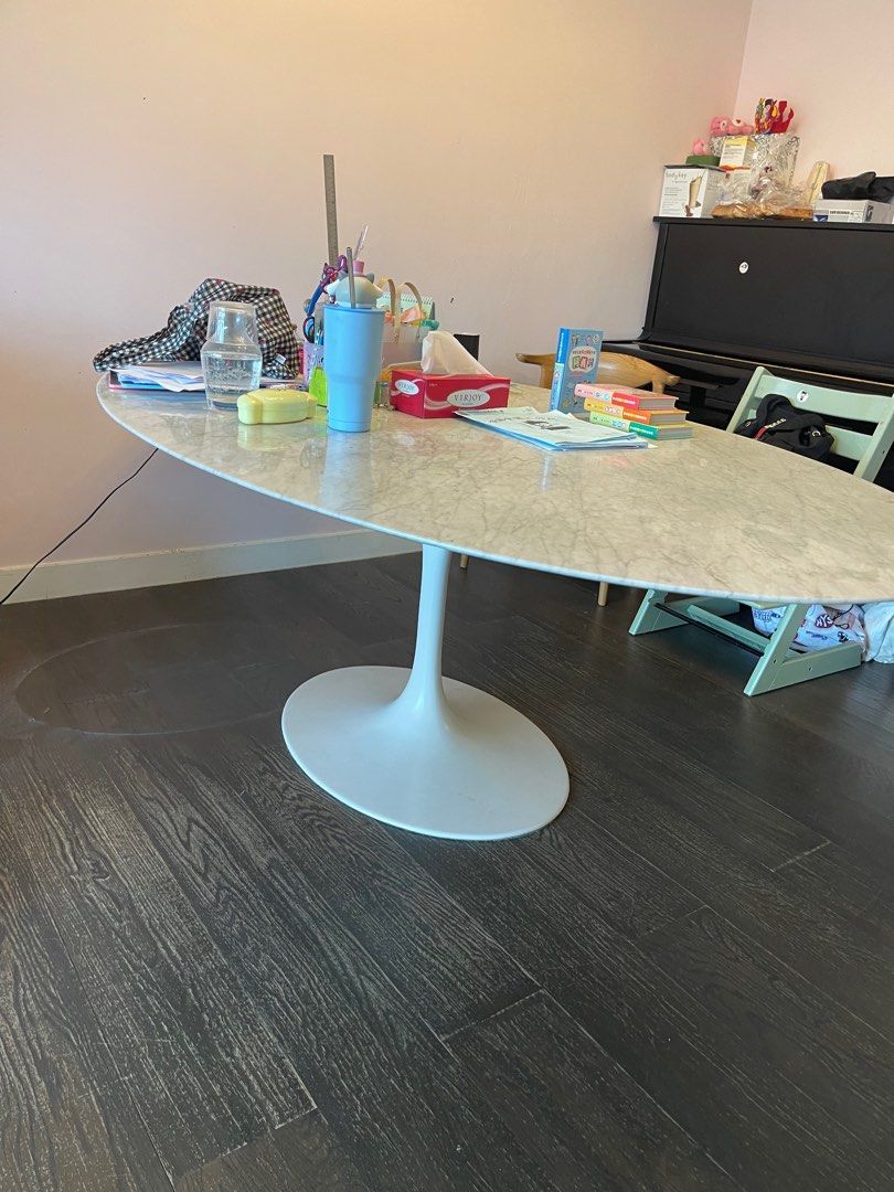 Table （分類：桌子）位於 Hong Kong。 由 monkbaby 提交（商品編號 1354053289，圖片 3）。簡介： 雲石枱面都有8成新，連卡佛買。