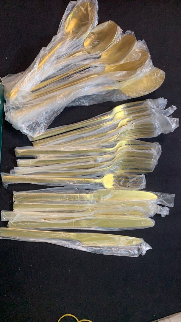 Tableware Set (Category: Everything Else) located in Singapore. Submitted by makmin (Listing ID 1354139746, Image 3). Description: Selling brand new Tableware Set . Gold colour. .