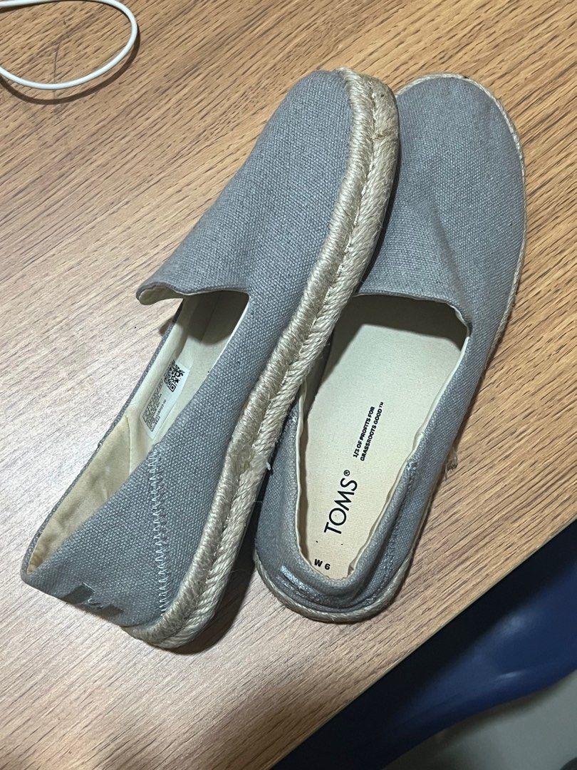 TOMS women original Espadrilles (Category: Flats & Sandals) located in Manila. Submitted by yg_declutters (Listing ID 1354090092, Image 3). Description: Original TOMS for women Swipe for actual photos US Size 6 Not very much used (actual photo posted) No issue No box .