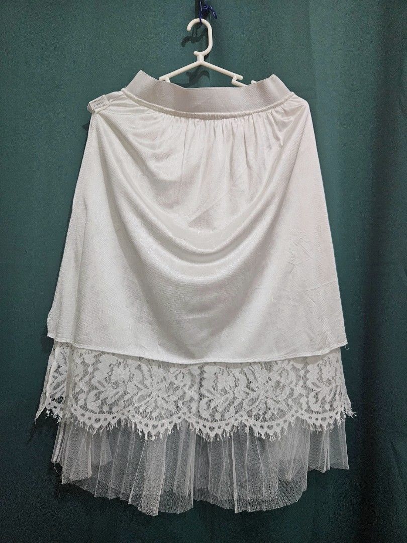 Tulle Skirt | M - XL (Category: Skirts) located in Manila. Submitted by plueberry.ph (Listing ID 1354111869, Image 2). Description: White na white 🤍 Clean and unused condition No brand Waist: 26-44in max stretch Length: 28in 3 layers: mesh, lace and silky inner. (need halfslip, kinda see through) Onhand, ang ganda 😊 Actual photos, indoor, no flash. Loc: Betterliving Parañaque MOD: Same day delivery c/o buyer Payment first.