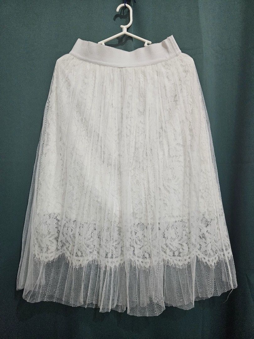 Tulle Skirt | M - XL (Category: Skirts) located in Manila. Submitted by plueberry.ph (Listing ID 1354111869, Image 1). Description: White na white 🤍 Clean and unused condition No brand Waist: 26-44in max stretch Length: 28in 3 layers: mesh, lace and silky inner. (need halfslip, kinda see through) Onhand, ang ganda 😊 Actual photos, indoor, no flash. Loc: Betterliving Parañaque MOD: Same day delivery c/o buyer Payment first.