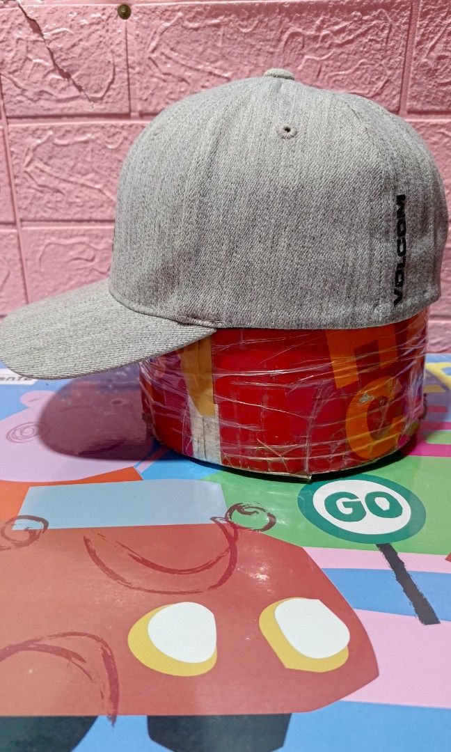 Volcom Fitted Cap (Category: Caps & Hats) located in Quezon City. Submitted by SuotKalyeManila (Listing ID 1354028230, Image 3). Description: Manage your expectations ukay / Thrifted cap po ito at hindi po brand new minsan may mga minimal issue sign of usage ang presyo ay batay sa kondisyon ng cap Condition: Excellent like new Size: Small to Medium on tag Issue : No issue laba na and reasy to wear pm for details Location Novaliches Quezon City/ M