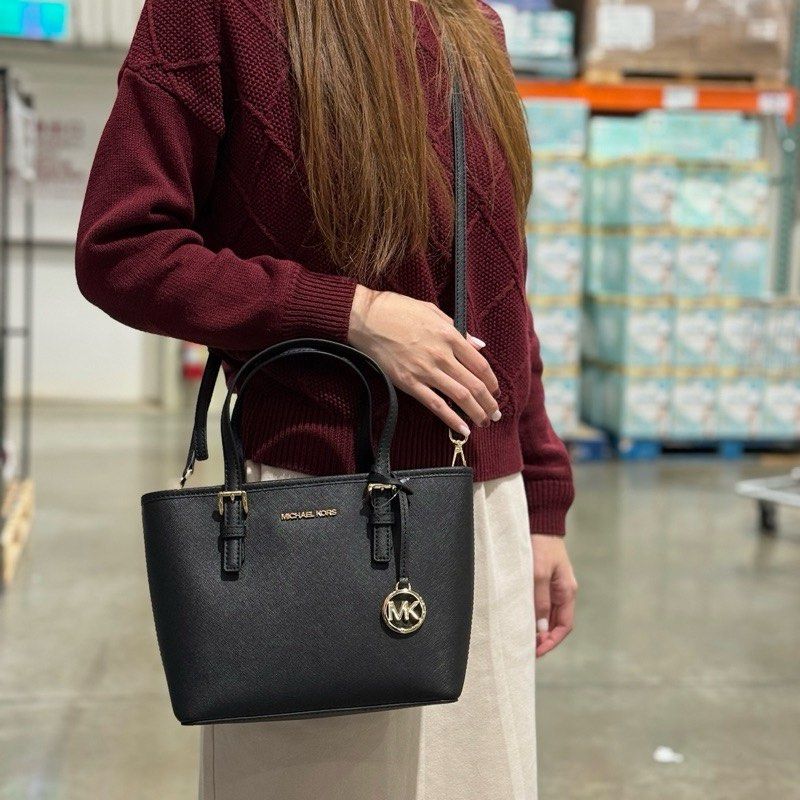 XS Carry All Tote (Category: Luxury Bags & Wallets) located in Manila. Submitted by lovieauthenticmerchandise (Listing ID 1354077622, Image 2). Description: .