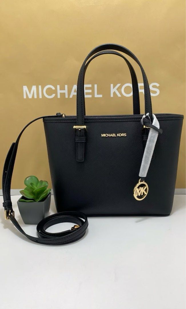 XS Carry All Tote (Category: Luxury Bags & Wallets) located in Manila. Submitted by lovieauthenticmerchandise (Listing ID 1354077622, Image 1). Description: .